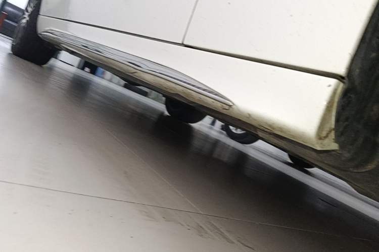 Used Mercedes-Benz C-Class 2023 C 200 L Sport Edition Right Side Sill