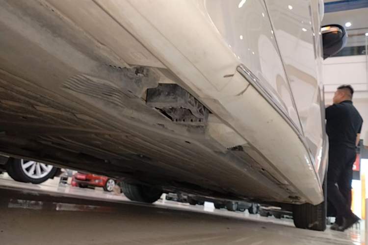 Used Mercedes-Benz C-Class 2023 C 260 L Sport Edition Right Side Sill