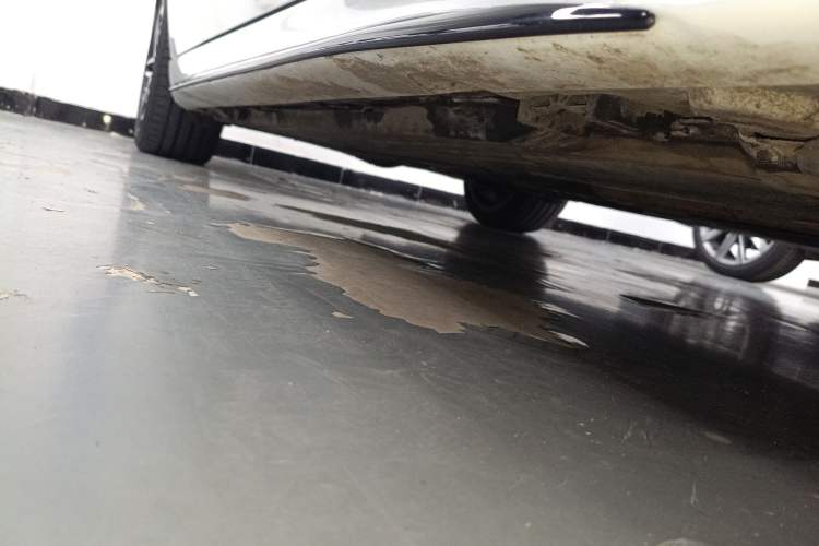 Used Mercedes-Benz C-Class 2023 Restyled C 260 L Night Edition Sports Version Right Side Sill
