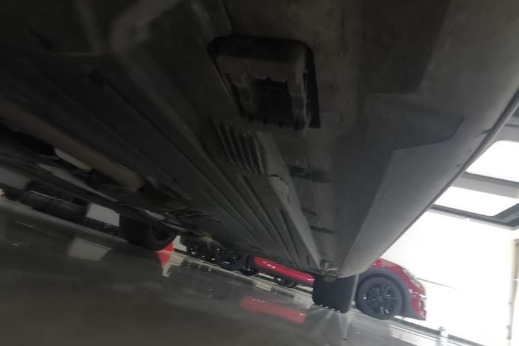 Used Mercedes-Benz C-Class 2023 Restyled C 260 L Sport Edition Right Side Sill
