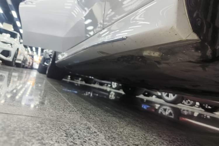 Used Mercedes-Benz C-Class 2023 C 260 L Sport Edition Right Side Sill