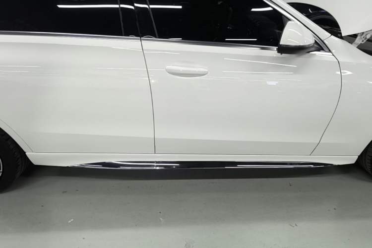Used Mercedes-Benz C-Class 2023 C 200 L Sport Edition Right Side Sill