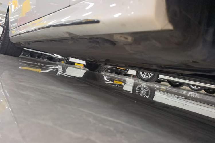Used Mercedes-Benz C-Class 2023 Restyled C 260 L Night Edition Sports Version Right Side Sill