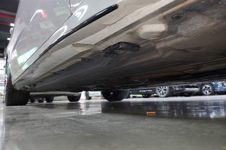 Used Mercedes-Benz C-Class 2023 C 260 L Bright Night Sports Edition Right Side Sill