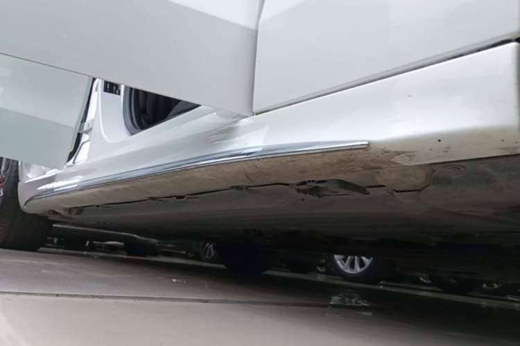 Used Mercedes-Benz C-Class 2023 Restyled C 260 L Sport Edition Right Side Sill