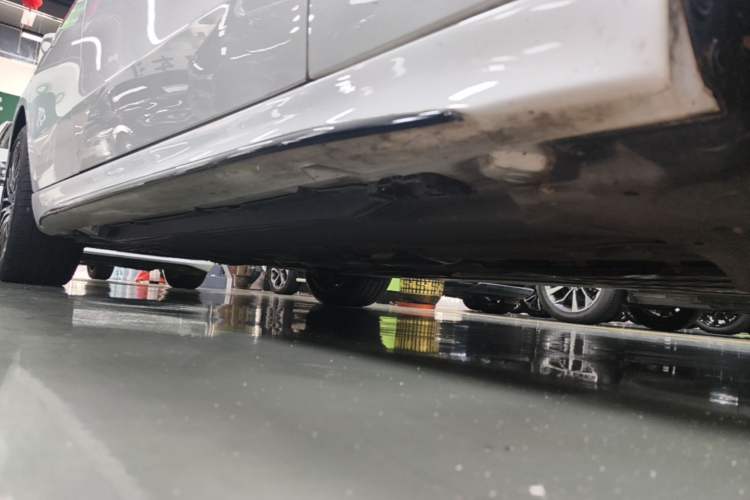 Used Mercedes-Benz C-Class 2023 Second Facelift C 260 L Sport Edition Right Side Sill