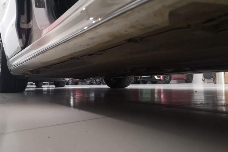 Used Mercedes-Benz C-Class 2023 Restyled C 260 L Sport Edition Right Side Sill