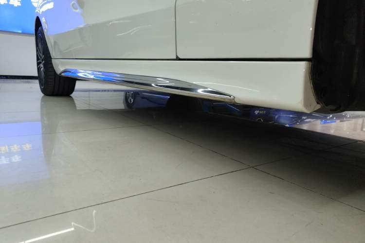 Used Mercedes-Benz C-Class 2023 Revised C 200 L Sport Edition Right Side Sill