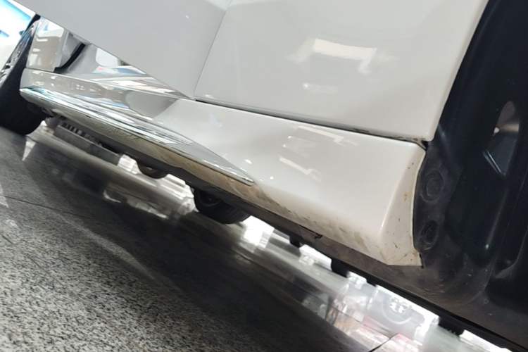 Used Mercedes-Benz C-Class 2023 Restyled C 260 L Sport Edition Right Side Sill
