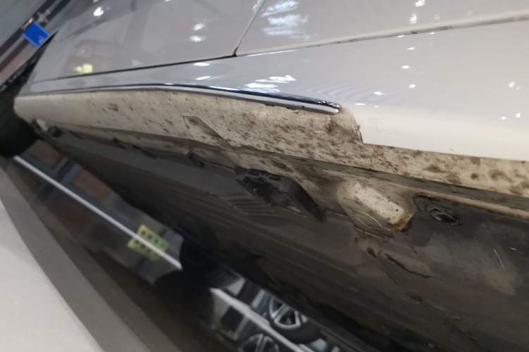 Used Mercedes-Benz C-Class 2023 Second Facelift C 260 L Sport Edition Right Side Sill