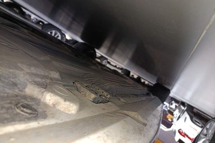 Used Mercedes-Benz C-Class 2023 Restyled C 260 L Sport Edition Right Side Sill