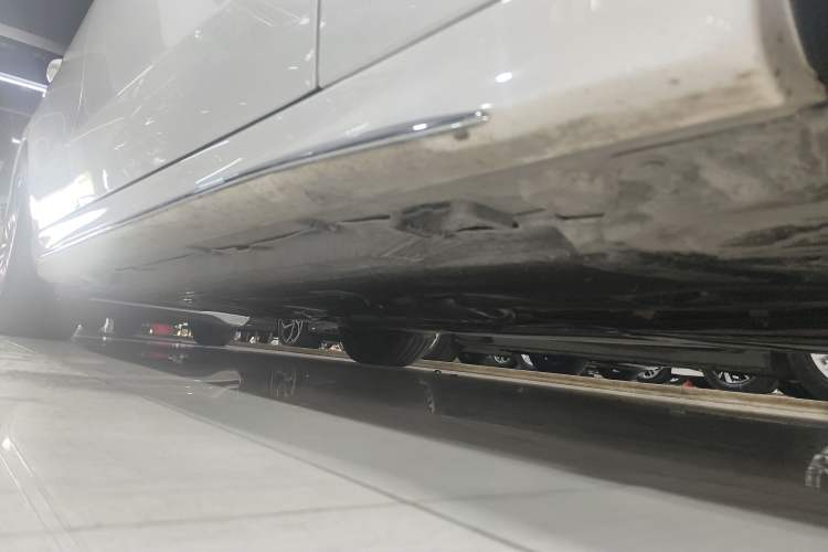 Used Mercedes-Benz C-Class 2023 Restyled C 260 L Sport Edition Right Side Sill