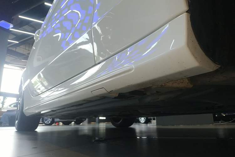Used Mercedes-Benz C-Class 2023 C 260 Coupe Right Side Sill