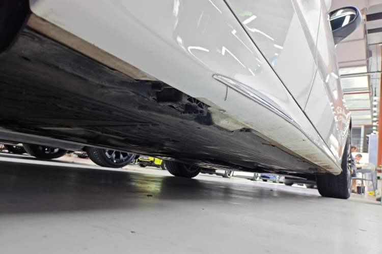 Used Mercedes-Benz C-Class 2023 Second Facelift C 260 L Sport Edition Right Side Sill