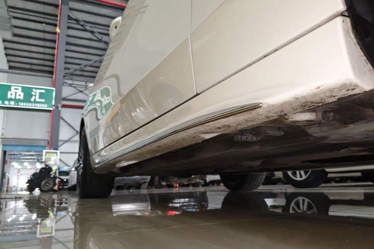 Used Mercedes-Benz C-Class 2023 Restyled C 260 L Sport Edition Right Side Sill