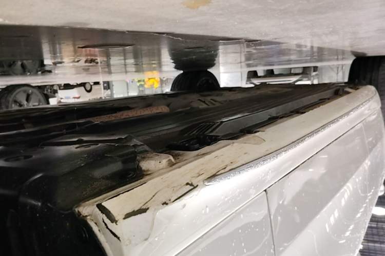 Used Mercedes-Benz C-Class 2023 C 200 L Sport Edition Right Side Sill