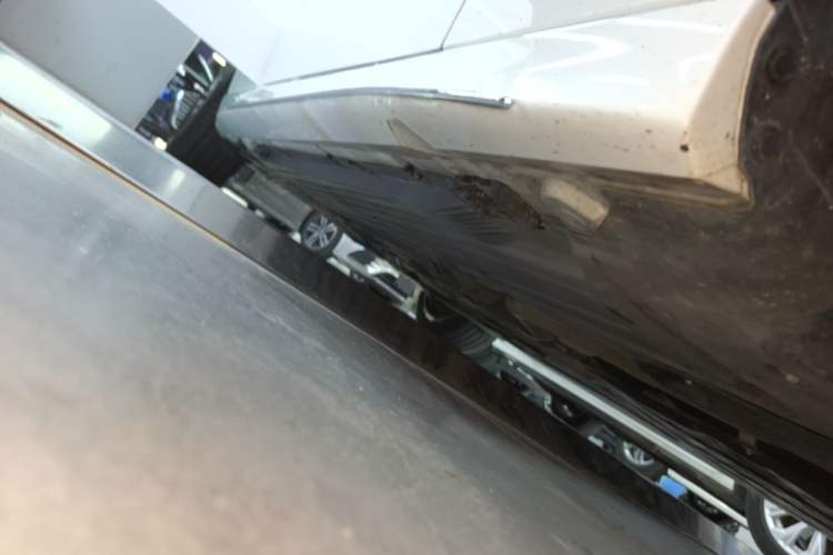 Used Mercedes-Benz C-Class 2023 C 260 L Sport Edition Right Side Sill
