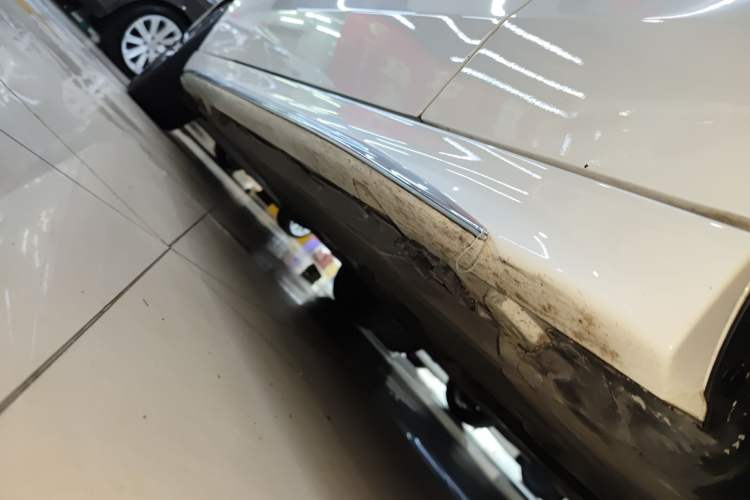 Used Mercedes-Benz C-Class 2023 Second Facelift C 260 L Sport Edition Right Side Sill