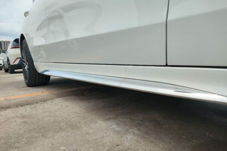 Used Mercedes-Benz C-Class 2023 Restyled C 260 L Sport Edition Right Side Sill