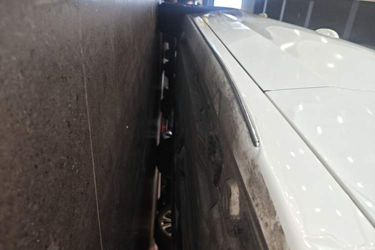 Used Mercedes-Benz C-Class 2023 Restyled C 260 L Sport Edition Right Side Sill