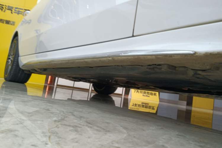 Used Mercedes-Benz C-Class 2023 Restyled C 260 L Sport Edition Right Side Sill