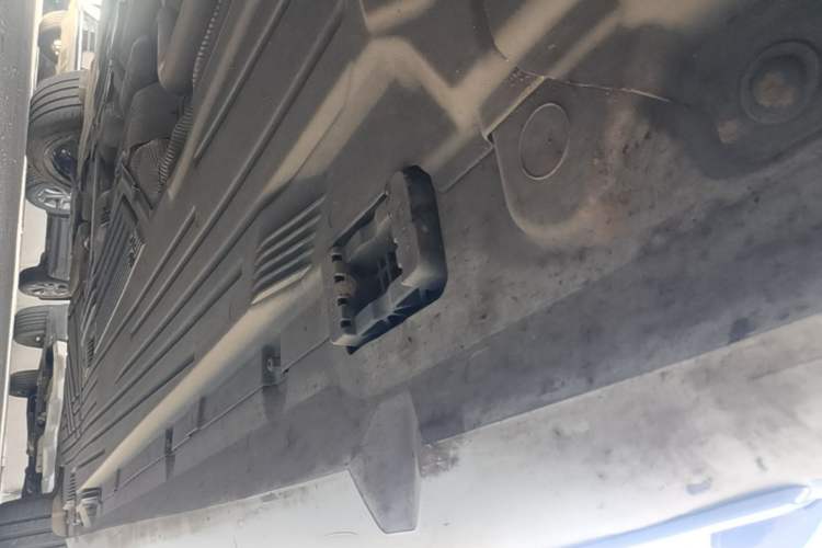 Used Mercedes-Benz C-Class 2023 C 200 L Sport Edition Right Side Sill