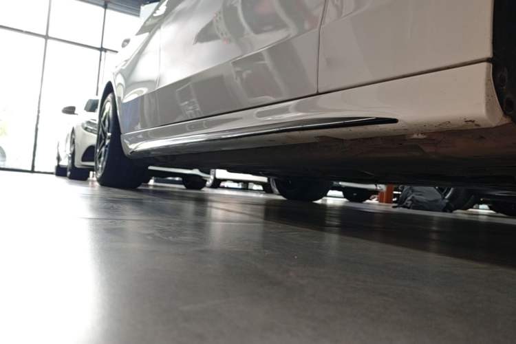 Used Mercedes-Benz C-Class 2023 Restyled C 260 L Night Edition Sports Version Right Side Sill