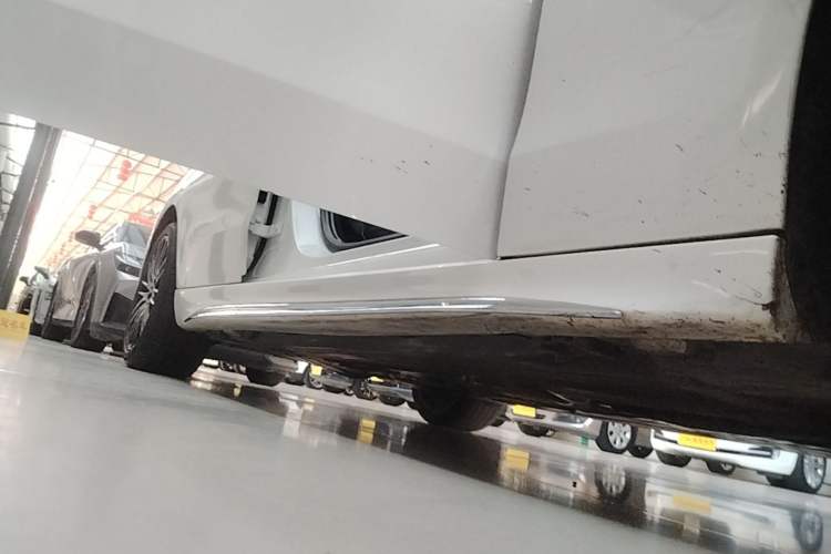 Used Mercedes-Benz C-Class 2023 C 260 L Sport Edition Right Side Sill