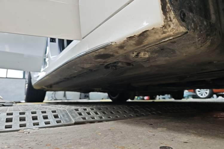 Used Mercedes-Benz C-Class 2023 C 260 L Sport Edition Right Side Sill