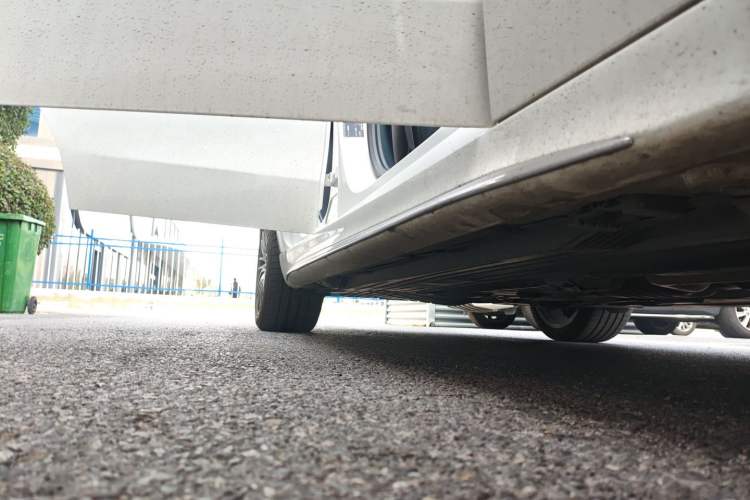 Used Mercedes-Benz C-Class 2023 Second Facelift C 260 L Sport Edition Right Side Sill