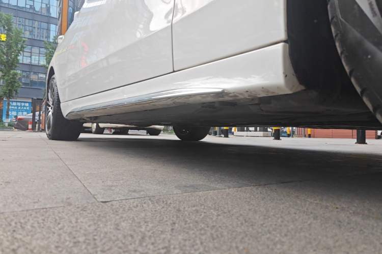 Used Mercedes-Benz C-Class 2023 Restyled C 260 L Sport Edition Right Side Sill