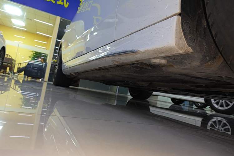 Used Mercedes-Benz C-Class 2023 Restyled C 260 L Sport Edition Right Side Sill
