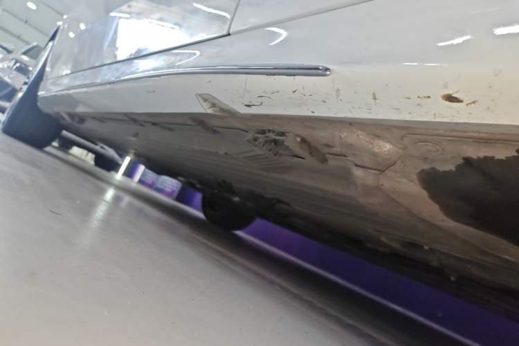 Used Mercedes-Benz C-Class 2023 Revised C 200 L Sport Edition Right Side Sill