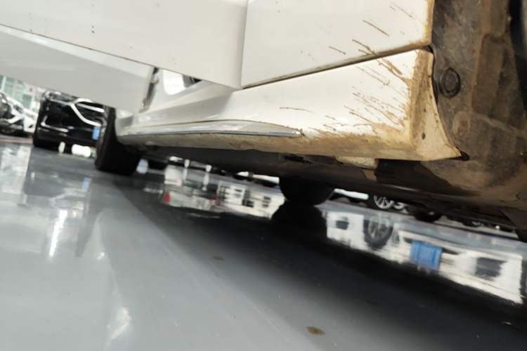 Used Mercedes-Benz C-Class 2023 C 260 L Sport Edition Right Side Sill