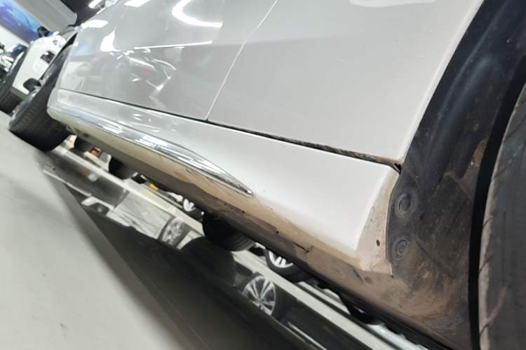 Used Mercedes-Benz C-Class 2023 Second Facelift C 260 L Sport Edition Right Side Sill