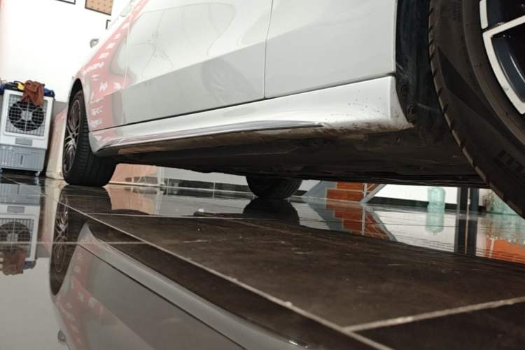 Used Mercedes-Benz C-Class 2023 Restyled C 260 L Sport Edition Right Side Sill