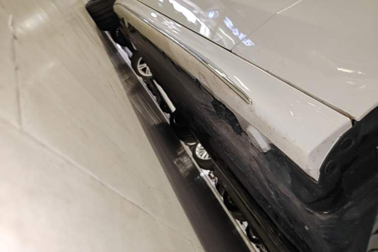 Used Mercedes-Benz C-Class 2023 Second Facelift C 260 L Sport Edition Right Side Sill