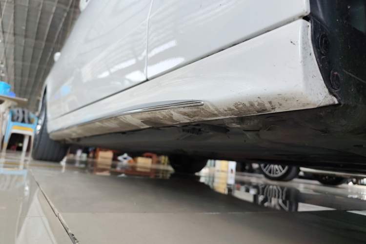 Used Mercedes-Benz C-Class 2023 Revised C 200 L Sport Edition Right Side Sill