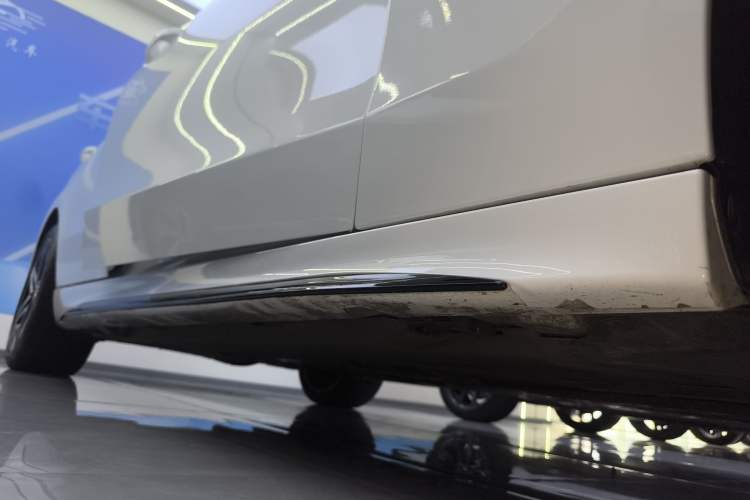 Used Mercedes-Benz C-Class 2023 Restyled C 260 L Night Edition Sports Version Right Side Sill