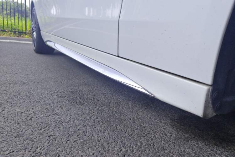 Used Mercedes-Benz C-Class 2023 Revised C 200 L Sport Edition Right Side Sill