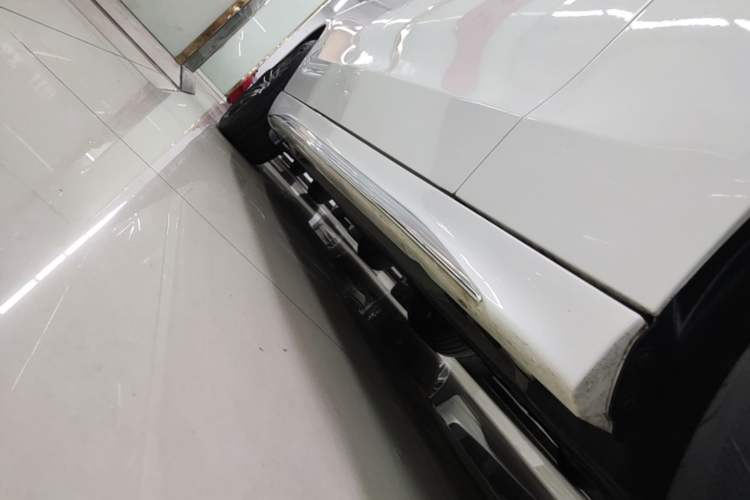 Used Mercedes-Benz C-Class 2023 Restyled C 260 L Sport Edition Right Side Sill