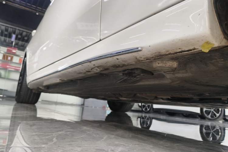 Used Mercedes-Benz C-Class 2023 C 260 L Sport Edition Right Side Sill