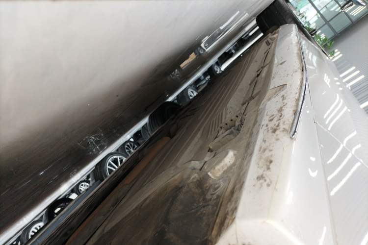 Used Mercedes-Benz C-Class 2023 C 260 L Sport Edition Right Side Sill