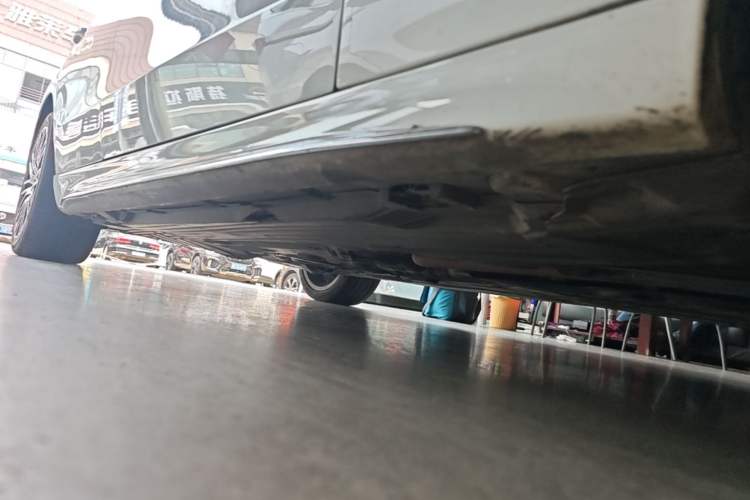 Used Mercedes-Benz C-Class 2023 Revised C 200 L Sport Edition Right Side Sill