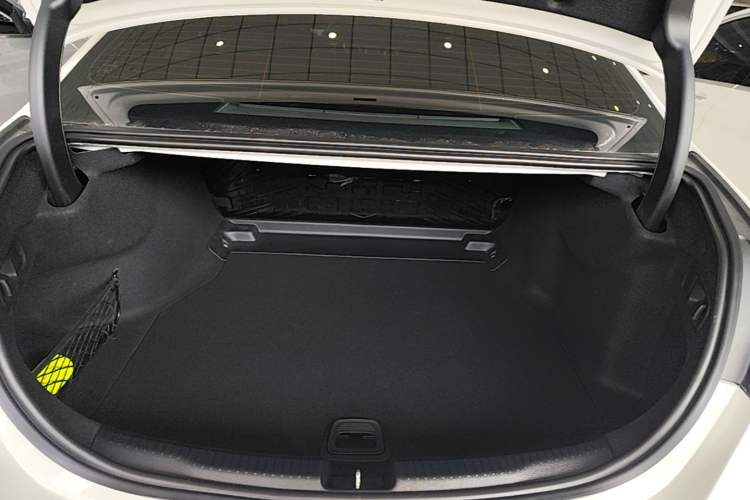 Used Mercedes-Benz C-Class 2023 Second Facelift C 260 L Starry Night Sports Edition Trunk