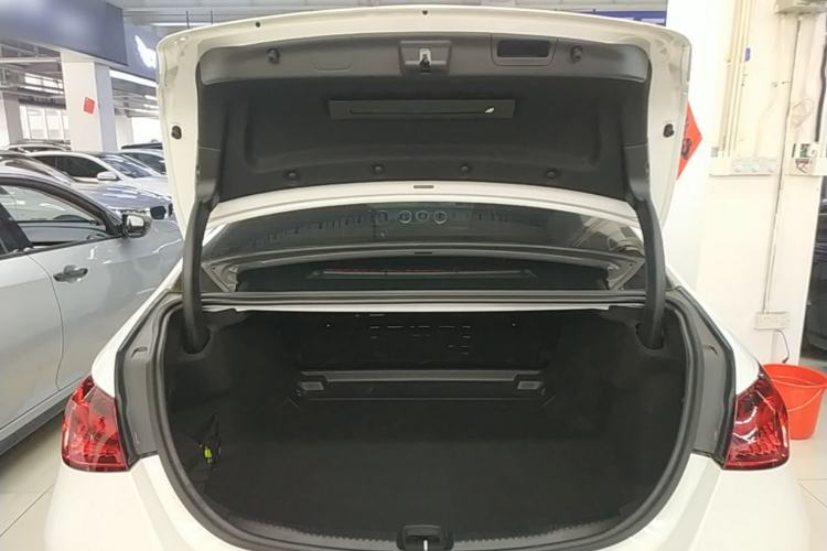 Used Mercedes-Benz C-Class 2023 Second Facelift C 260 L Sport Edition Trunk