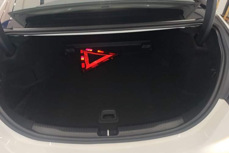 Used Mercedes-Benz C-Class 2023 Revised C 200 L Sport Edition Trunk