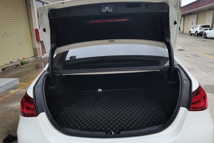 Used Mercedes-Benz C-Class 2023 Second Facelift C 260 L Starry Night Sports Edition Trunk