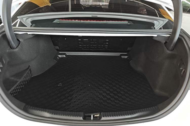 Used Mercedes-Benz C-Class 2023 Revised C 200 L Sport Edition Trunk
