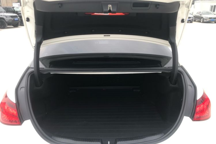 Used Mercedes-Benz C-Class 2023 Revised C 200 L Sport Edition Trunk